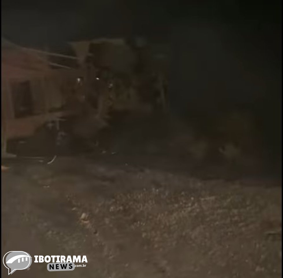 BR 242 - Acidente Interdita Parcialmente a BR-242 na Serra do Cipó, em Muquém do São Francisco