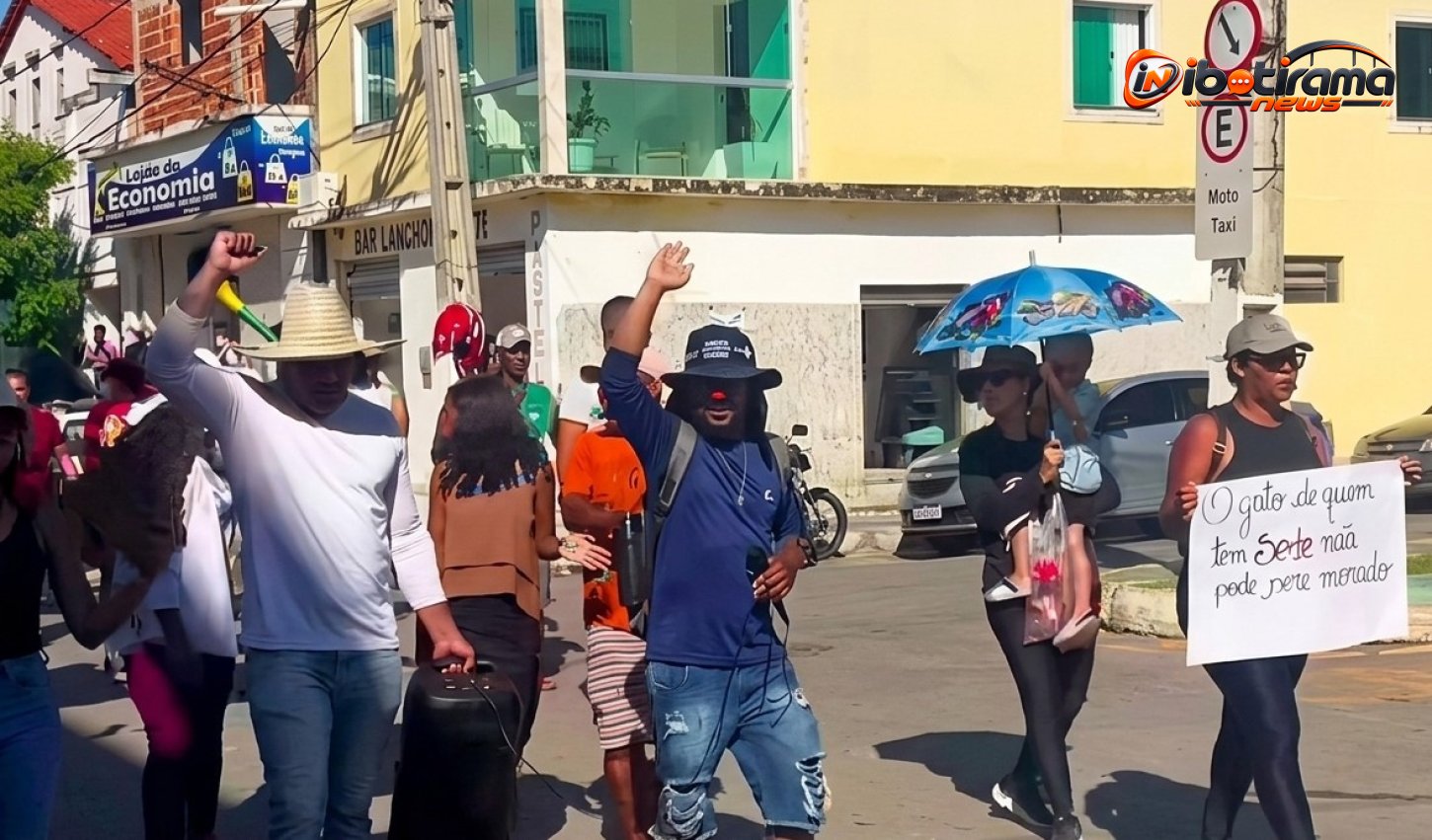 Moradores de Paratinga vão às ruas protestar contra falta de água e cobram solução das autoridades