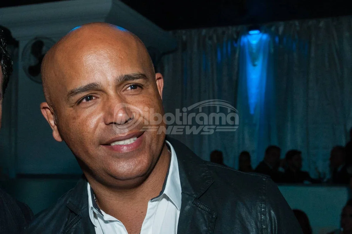 Morre Rick, cantor da dupla sertaneja Rick & Renner, aos 59 anos; helicóptero é encontrado