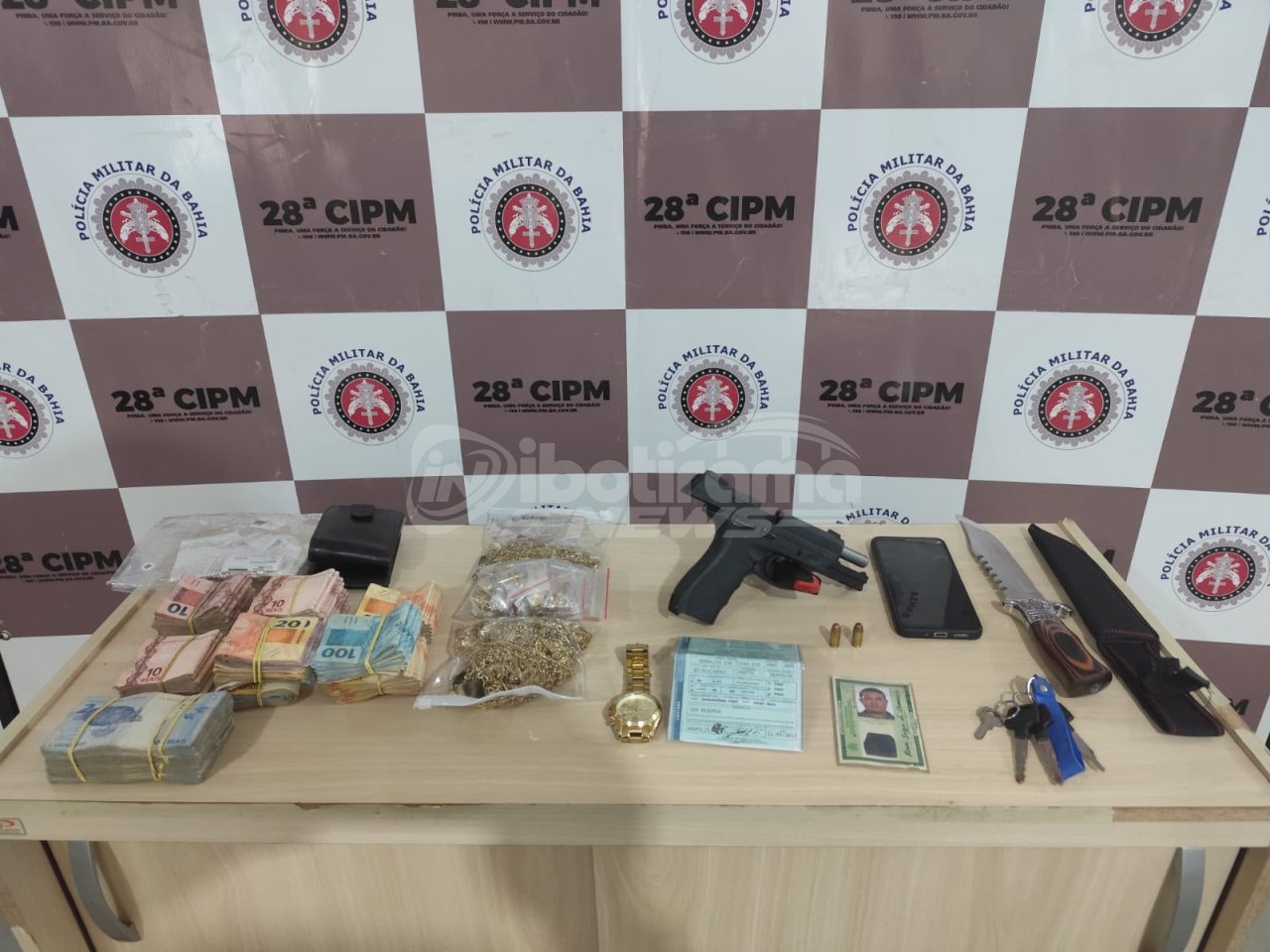  PMBA apreende arma de fogo e recupera objetos roubados em Muquém do São Francisco