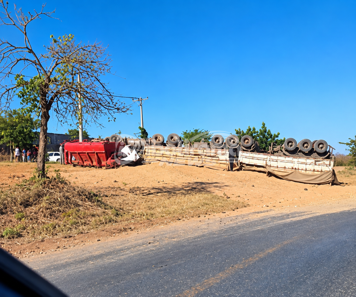 Carreta colide na br-242, em Cristópolis, e motorista morre no local.