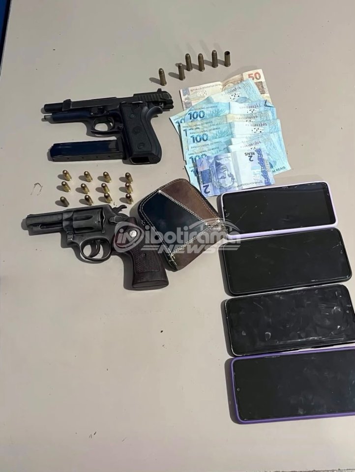 segundo informações e relato de uma das vítimas, uma mulher e três crianças estariam sendo mantidas em cárcere privado e submetidas a ameaças e torturas. Na intervenção policial, o indivíduo efetuou disparos contra os policiais, que reagiram à agressão. Ele foi atingido, socorrido, mas não resistiu aos ferimentos e morreu. Com ele, foi apreendido um revólver calibre 38 e seis munições